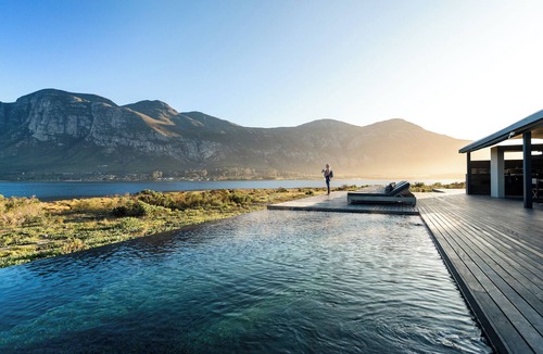 Stanford Villa | An exclusive retreat on the water's edge in a 160-hectare Fynbos wilderness.