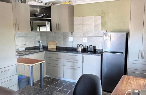 Drakenstein Apartment | Apartment with mountain and vineyard views in Wellington Self Catering free fibre-wifi aircon
