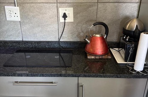 Drakenstein Apartment | Apartment with mountain and vineyard views in Wellington Self Catering free fibre-wifi aircon