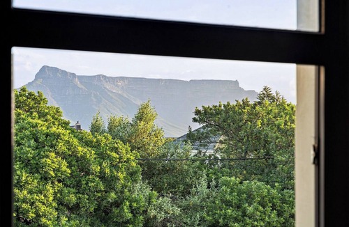 Milnerton House | Aqua House Cape Town , Pool, Gym & Games Room , Sleeps 12