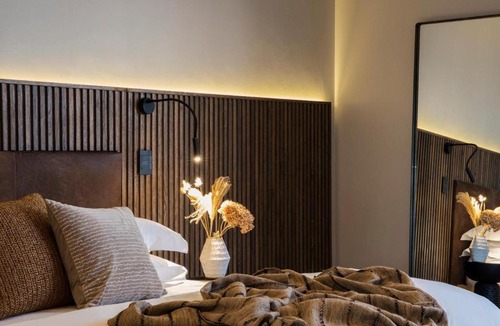 Silver Lakes Hotel | Askara Haus