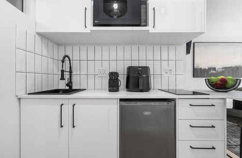 Three Anchor Bay Apartment | Atlantic Mist at Fairmile