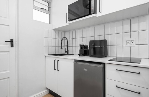 Three Anchor Bay Apartment | Atlantic Mist at Fairmile