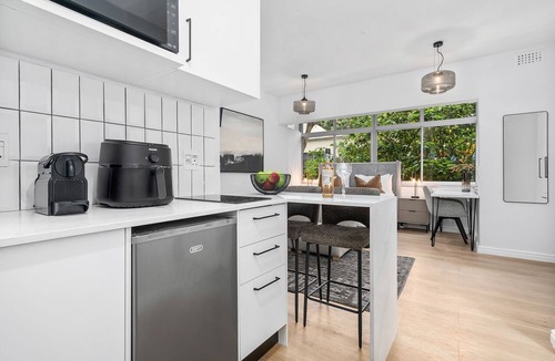 Three Anchor Bay Apartment | Atlantic Mist at Fairmile