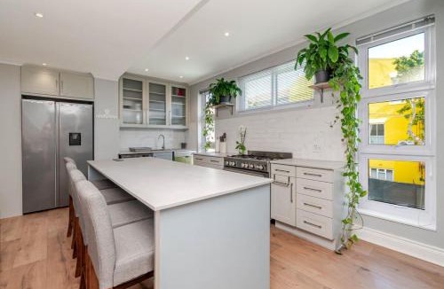 Three Anchor Bay Apartment | Atlantic Rooftop Escape