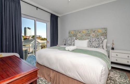 Three Anchor Bay Apartment | Atlantic Rooftop Escape