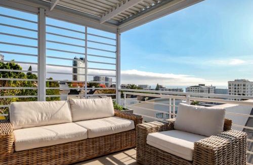 Three Anchor Bay Apartment | Atlantic Rooftop Escape