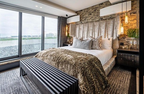 Bantry Bay Apartment | Aurum 101