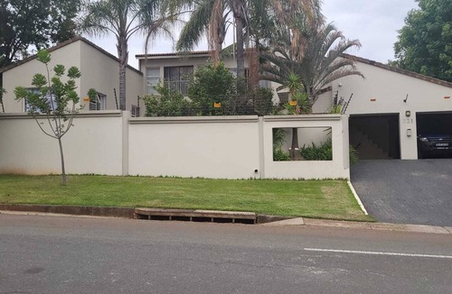 Faerie Glen House | Awesome 3-bedroom house in Pretoria perfect for your getaway
