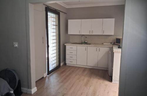 Somerset West House | Backpackers Budget Room Somerset West