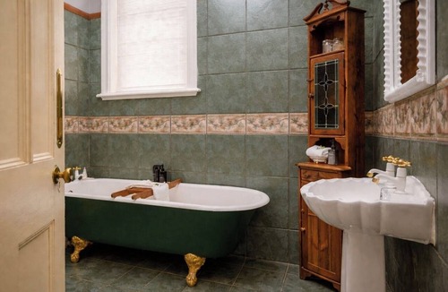 Oudtshoorn Bed & Breakfast | Bakenskraal Ostrich Palace