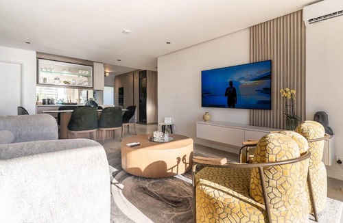 Bantry Bay Apartment | Bantry Bay Alanda - Modern Apt with Sea Views
