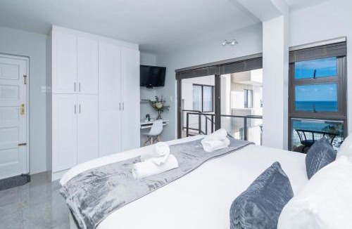 Bantry Bay Apartment | Bantry Bay Studio. Pool Ocean Views