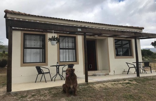 Bot River Villa | Barton Hoopoe Cottage near Hermanus with Wood Fired Hot Tub