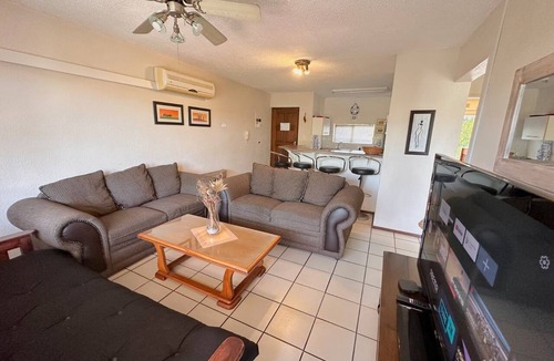 Margate Apartment | Beach Holiday Apartment in tranquil Margate with AC for relaxing stays