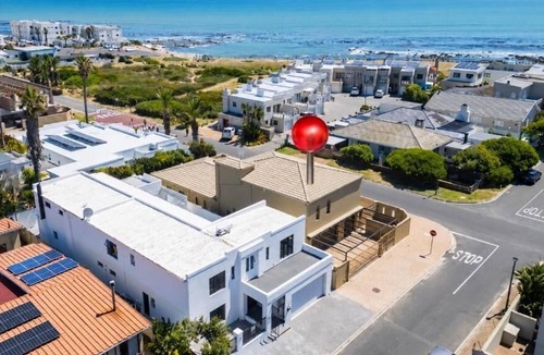 Melkbosstrand House | Beach Road Coastal Suite - Melkbos Beach and Restaurants Walkable