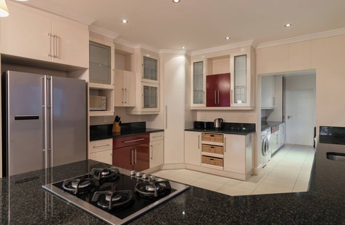 Knysna House | Beautiful 4-bedroom house with large pool makes a perfect for relaxing getaways
