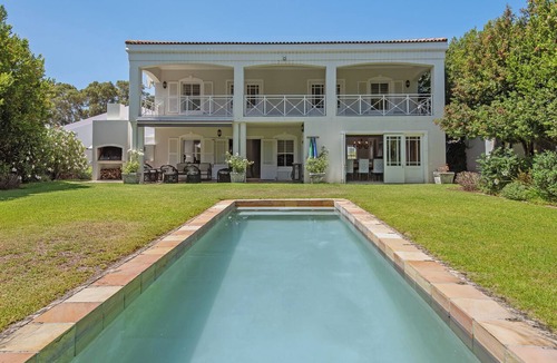 Fernkloof House | Beautiful Double-Storey 3-bedroom home with Pool. Prime Hermanus location