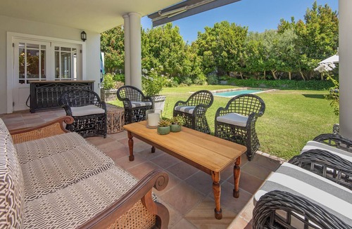 Fernkloof House | Beautiful Double-Storey 3-bedroom home with Pool. Prime Hermanus location