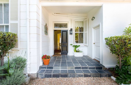 Mowbray House | Beautiful House with Stunning garden and Swimming Pool