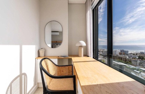 Green Point Apartment | Beautiful Sea Views, Pool & BBQ - Iconic View Green Point