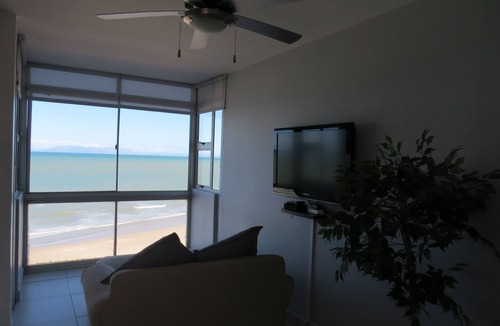 Strand Apartment | Beautiful Seafront Strand Apartment