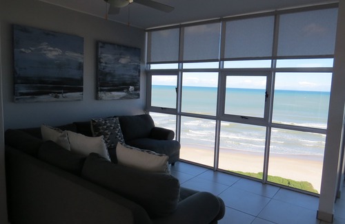 Strand Apartment | Beautiful Seafront Strand Apartment