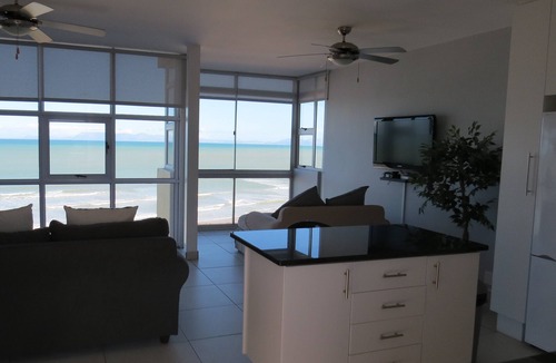 Strand Apartment | Beautiful Seafront Strand Apartment
