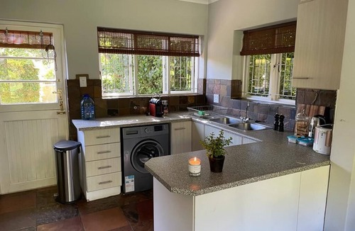 Constantia Cottage | Beautiful Two Bedroomed Cottage en suite with Solar in heart of Constantia