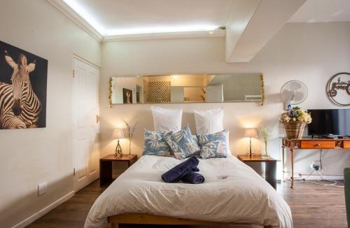 Strand Apartment | Bedrock Family 2 x Rooms 8 Sleeper with Kitchenette