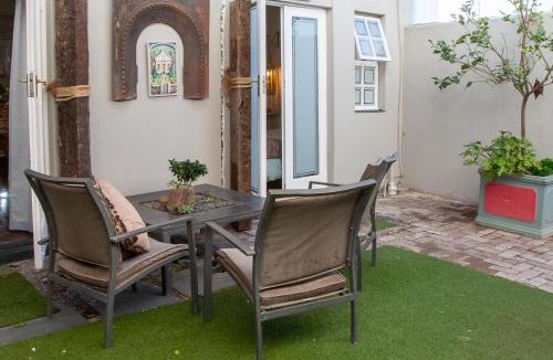 Strand Apartment | Bedrock Family 2 x Rooms 8 Sleeper with Kitchenette