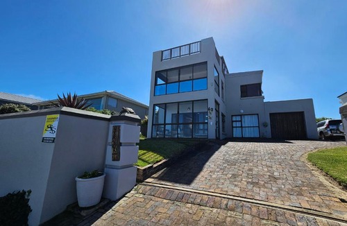 Myoli Beach House | Bee Unique Holiday Home