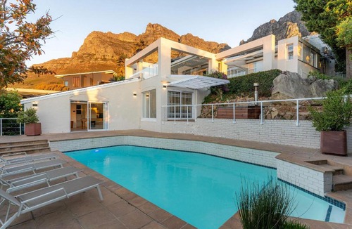 Camps Bay House | Bella Riposa - Camps Bay Fam Villa Pool Hot Tub