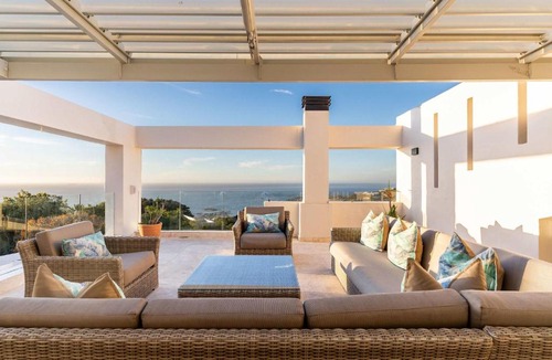 Camps Bay House | Bella Riposa - Camps Bay Fam Villa Pool Hot Tub