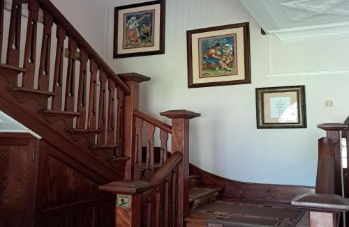 Komani House | Belle Vue