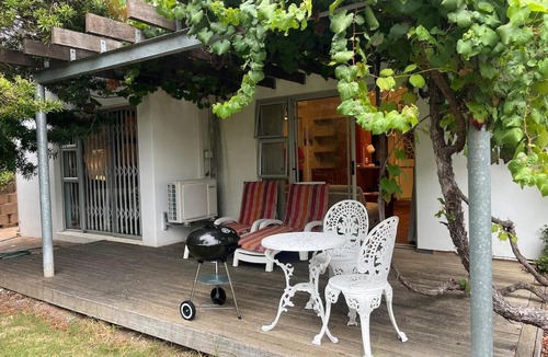 Stellenbosch Apartment | Benevolent Stylish Cottage