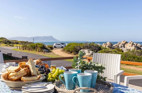 Kleinmond Apartment | Beskuit vir Ontbyt | Ocean breeze | Coffee & rusks