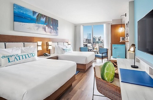 Sobro Hotel | Best Find! Outdoor Pool, Pets Allowed, Live Entertainment, Music City Center!