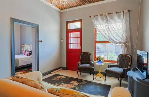 Kleinmond Apartment | Bietjie Sjiek | Charming Kleinmond coastal escape