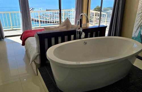 Mountainside Apartment | Bikini Beach Manor