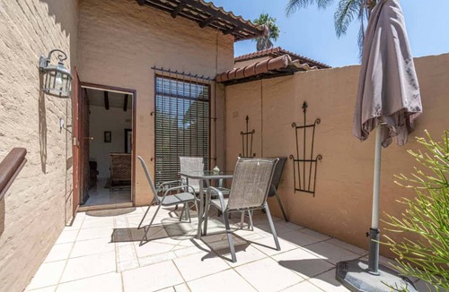 Sandown House | Birdsong in Sandton and Charming Townhouse Retreat