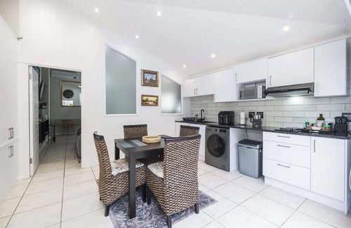 Bishopscourt Apartment | Bishopscourt- Secret Garden hideaway