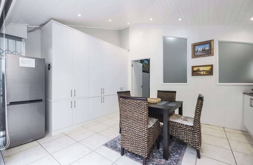 Bishopscourt Apartment | Bishopscourt- Secret Garden hideaway