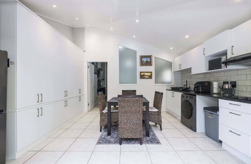 Bishopscourt Apartment | Bishopscourt- Secret Garden hideaway