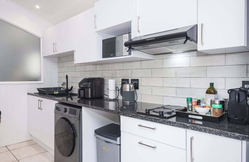 Bishopscourt Apartment | Bishopscourt- Secret Garden hideaway