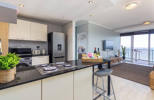 Bloubergstrand Apartment | Blu Horizon Modern Beachfront 3BR with Epic Table Mountain Views