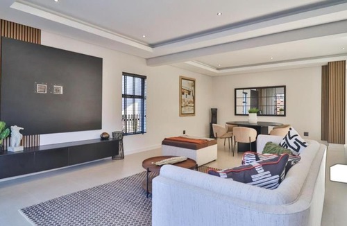 Amanzimtoti House | Blue Paarl Guesthouse