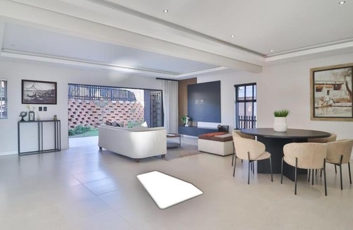 Amanzimtoti House | Blue Paarl Guesthouse