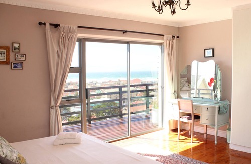 Muizenberg House | Bluebottle Guest House