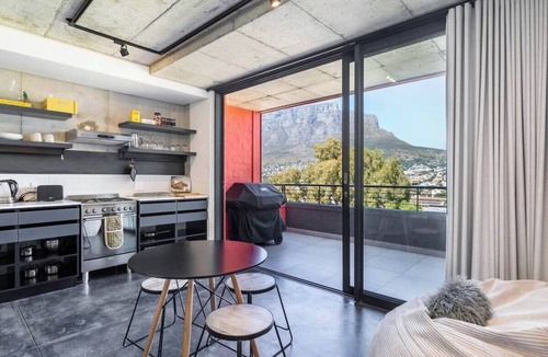 Schotsche Kloof Apartment | Bo-Kaap Hideaway | Pool & Backup Power